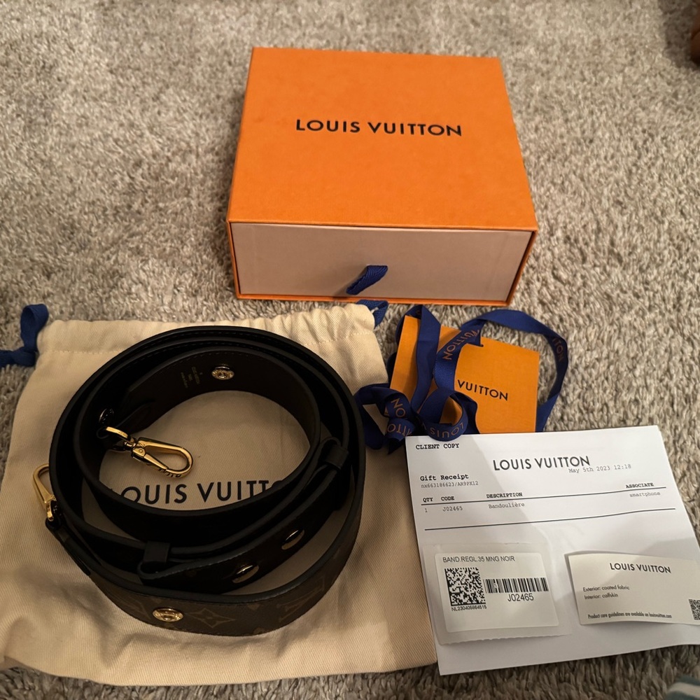 Louis Vuitton Elegant Black and Gold Belt